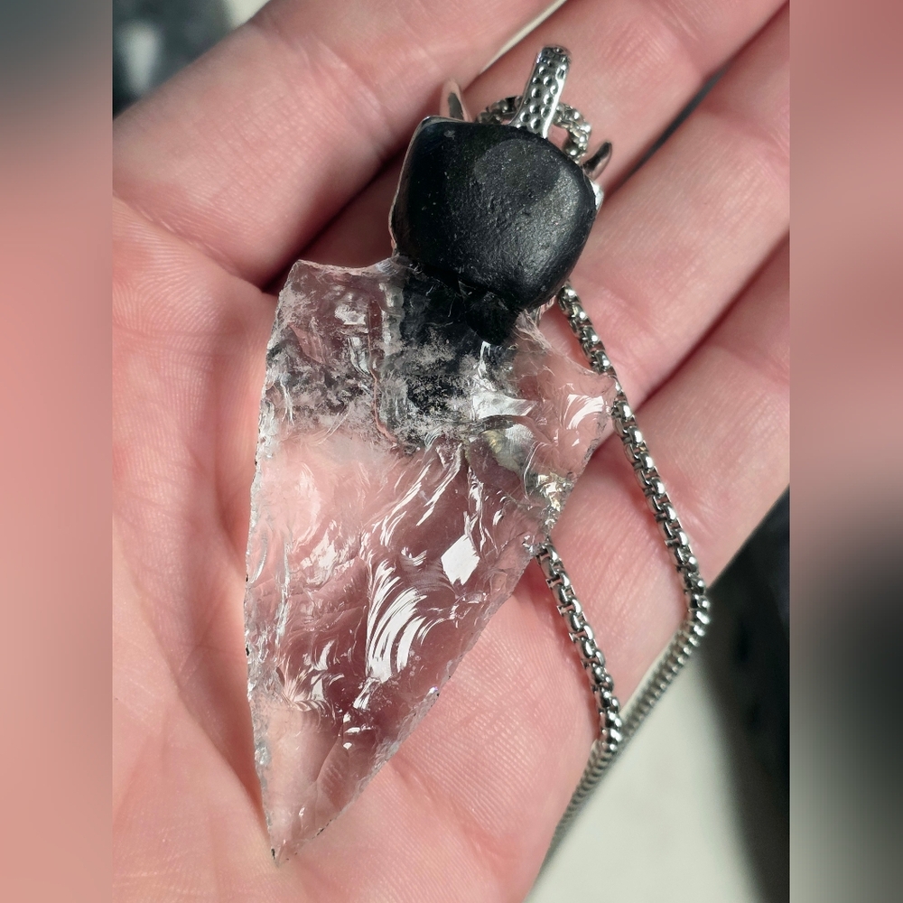 ⚔️ Clear Quartz Arrowhead Dragon Necklace – Raw Crystal Point Pendant – Silver - Picture 4 of 6